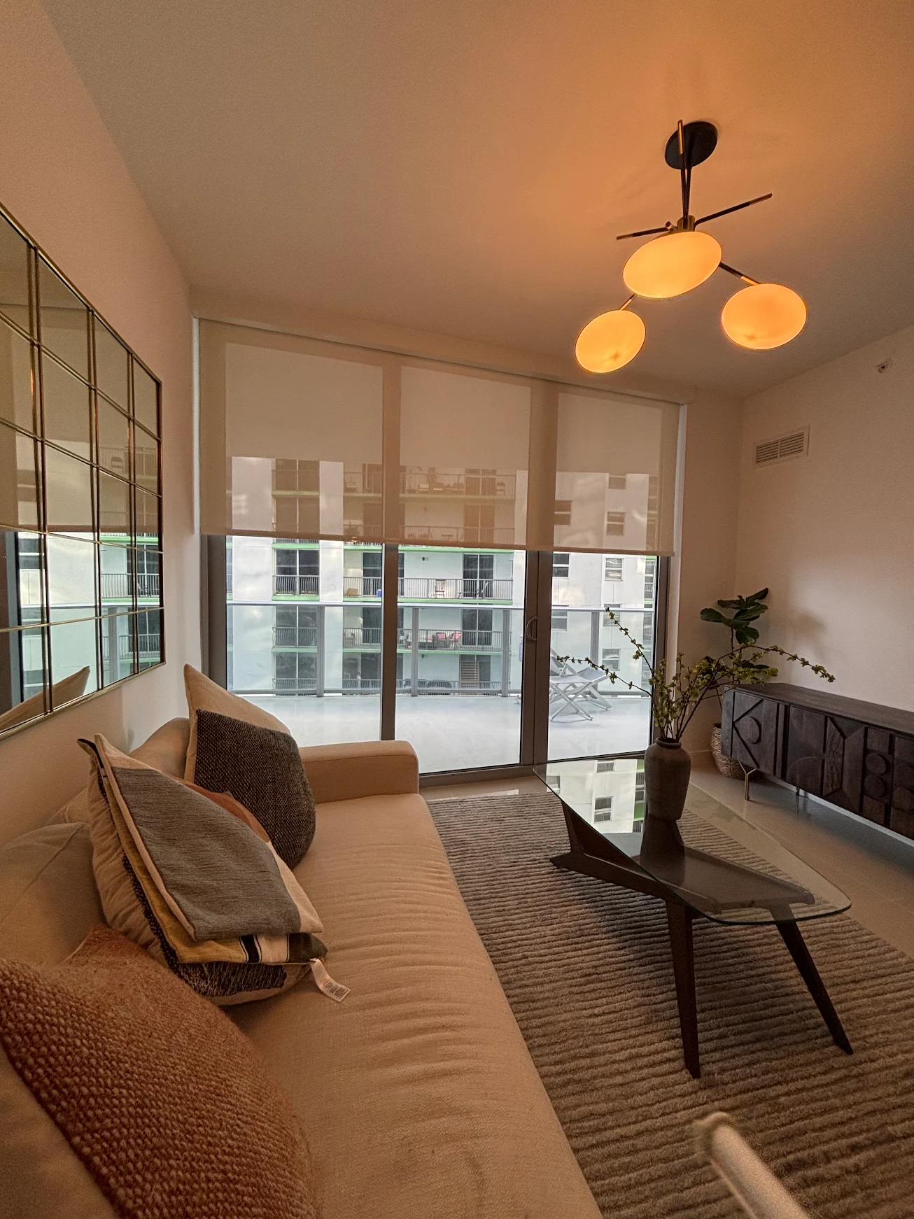 Curtain installation photo shared by Bruna D.